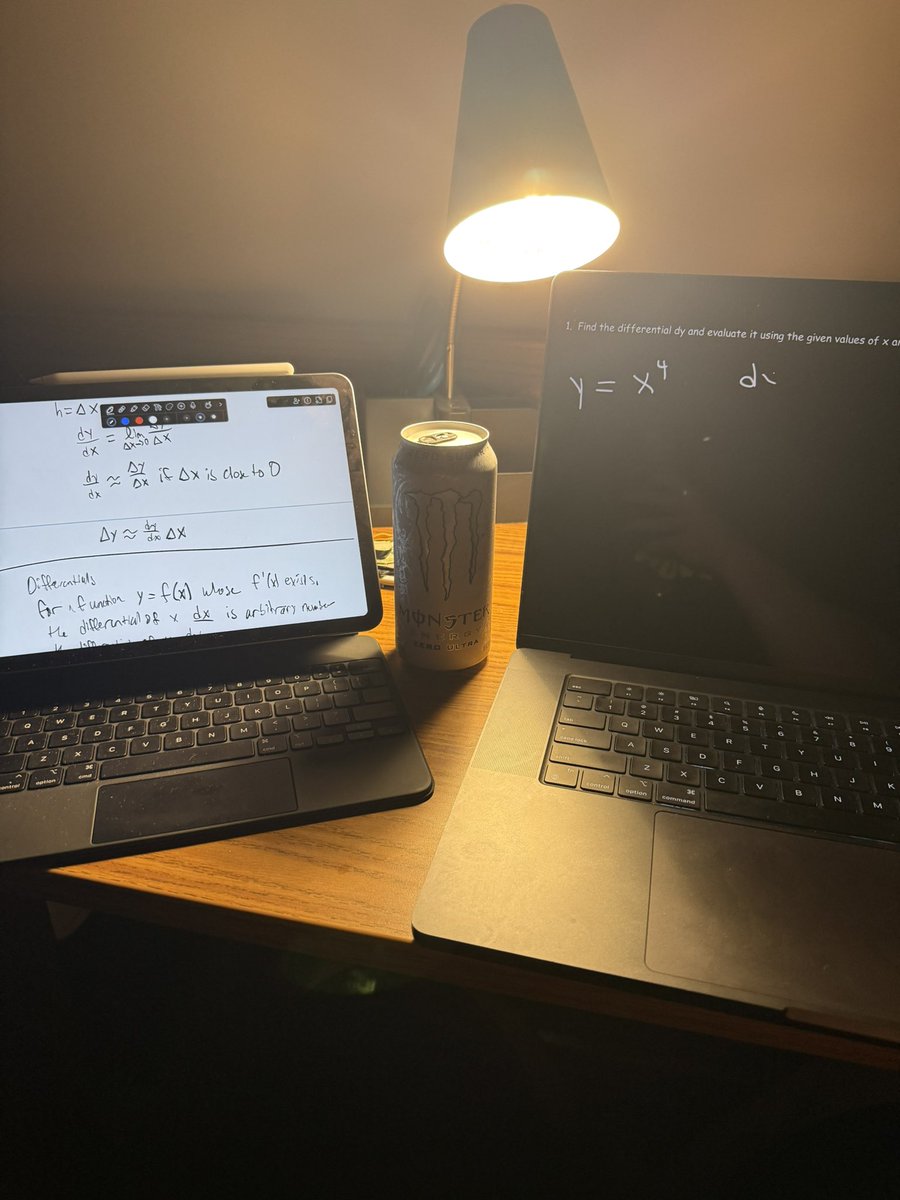 Hawkeye Perry tweet media