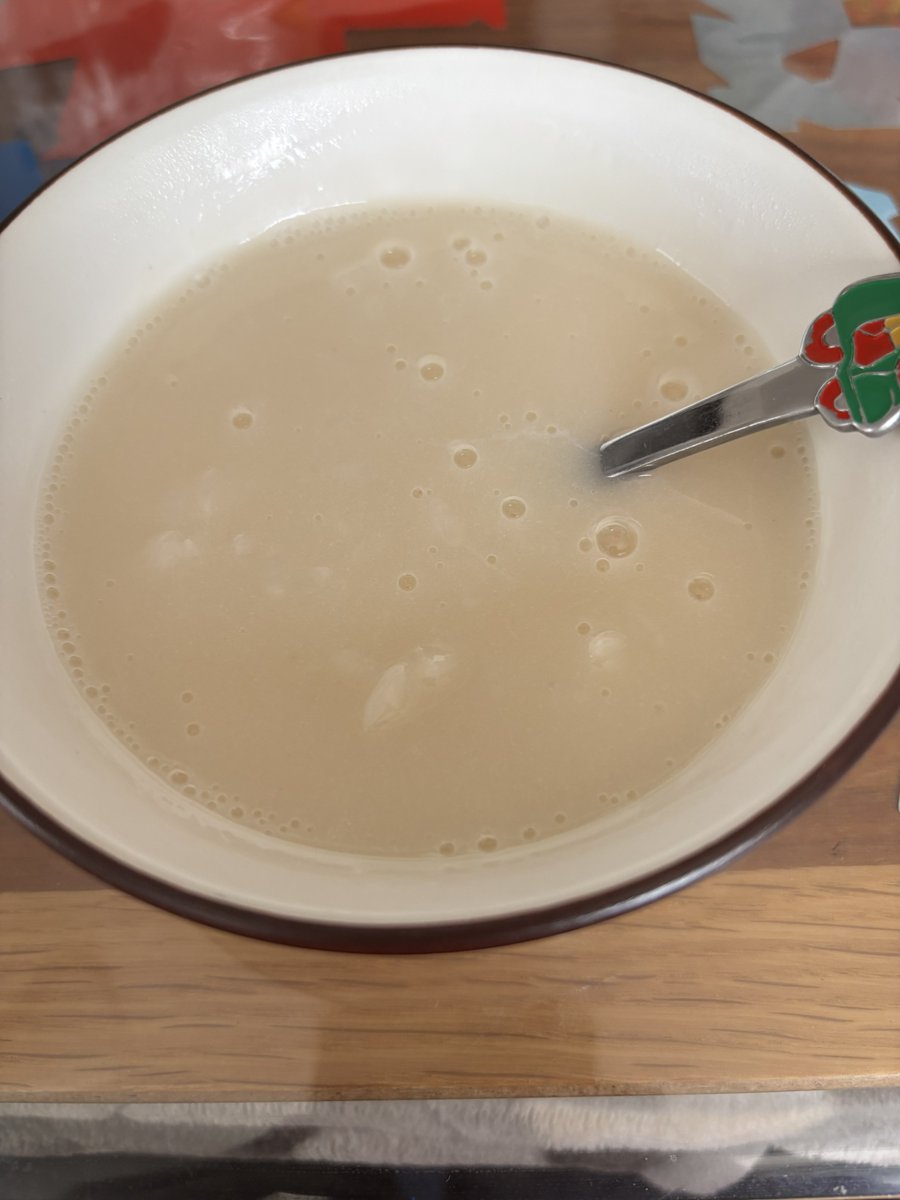 帰りにカツ丼買って帰るかーなんて考えていたのだけど、娘が生八ツ橋食べたい言ってたねそういやと思って買いに行ったらカツ丼買う時間なくなっちゃった💦

でも会社の先輩から貰ったほたてのスープにご飯入れたら美味しかったから、良しとしよう