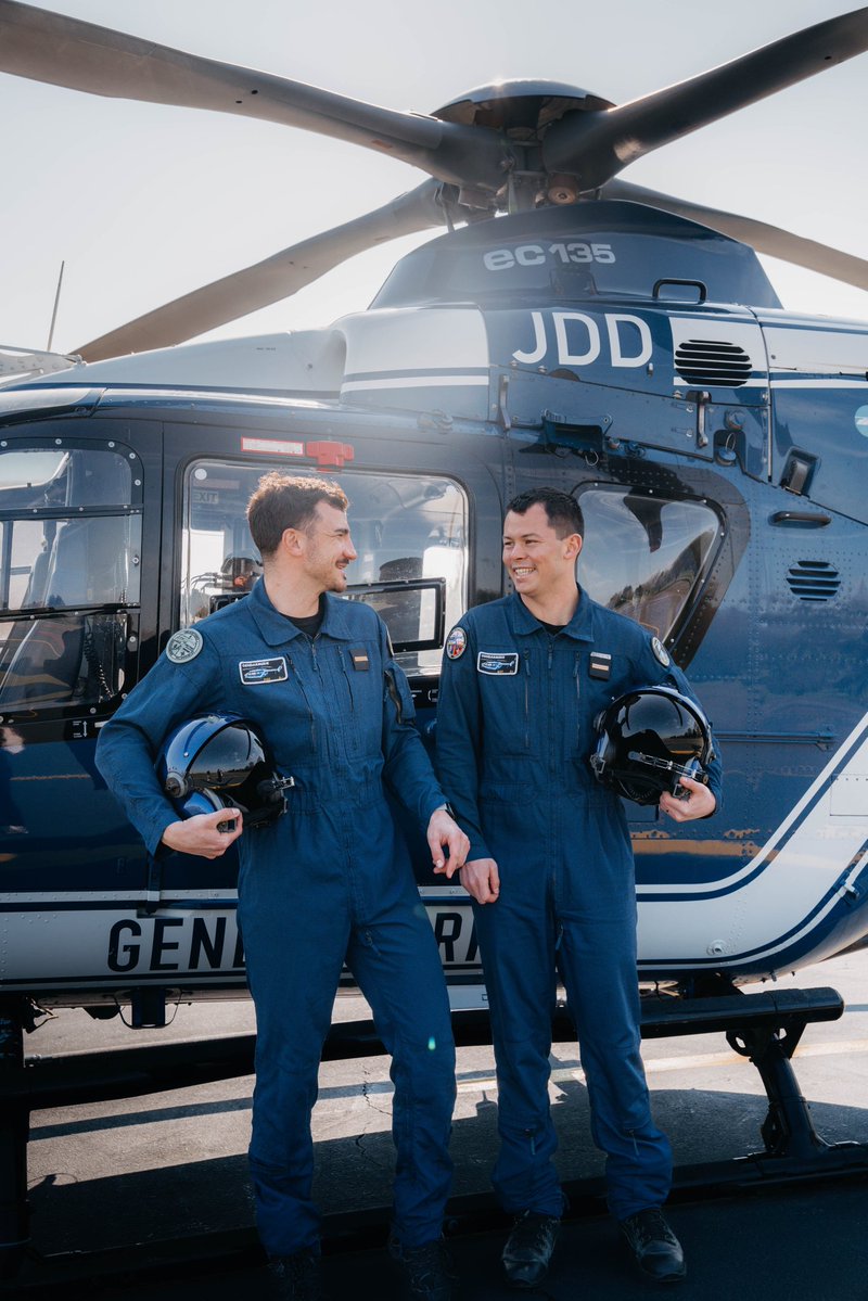 Gendarmerie's tweet image. #MondayMotivation 🤩 Avec nos camarades des @Forcesaeriennes 🚁
Bonne semaine à tous ! 😊