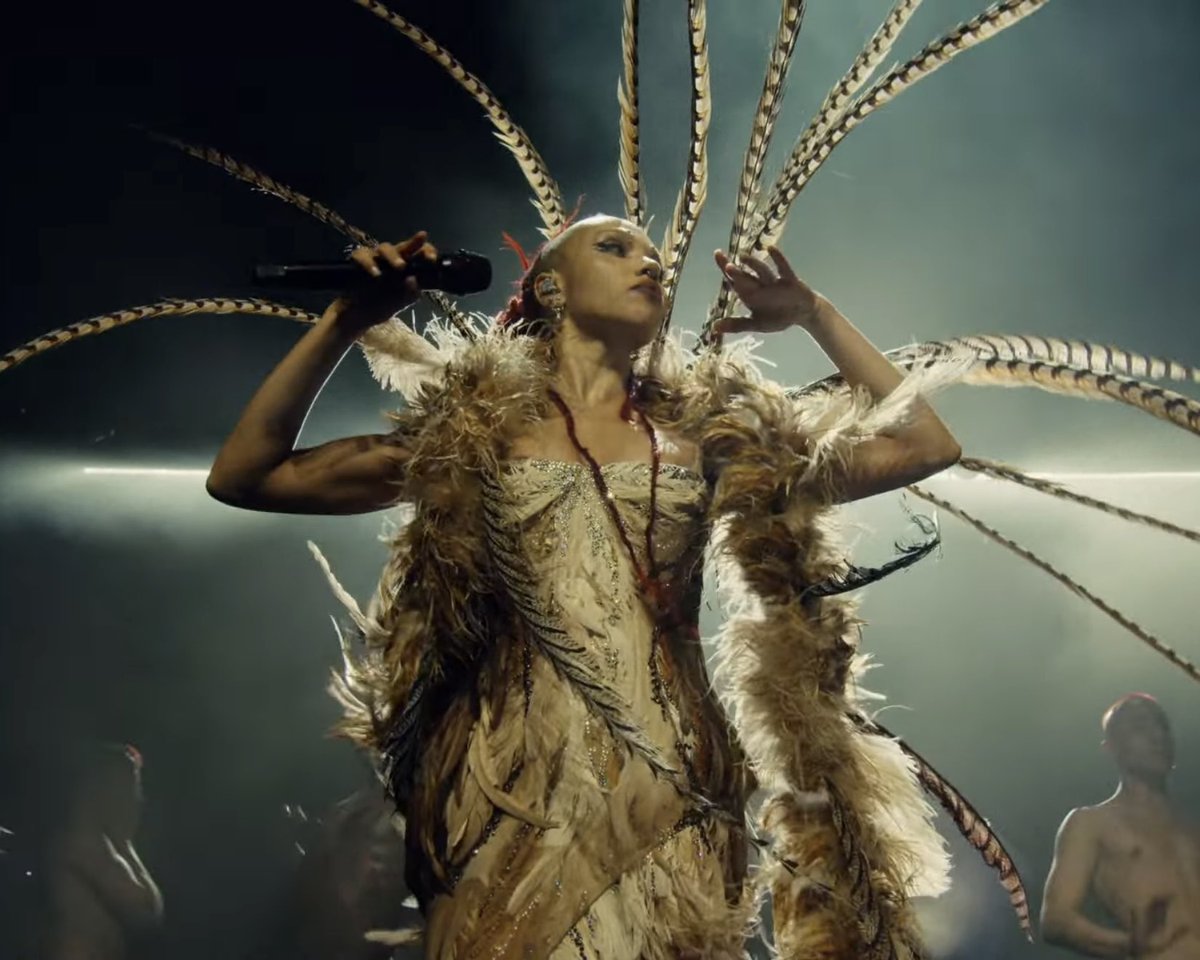 ✩ cₕᵣᵢₛₜᵢₐₙ ∗. tweet media