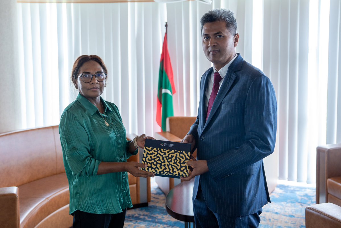 Ministry had a productive meeting with His Excellency Mohamed Rizvi Hassan, High Commissioner of Sri Lanka to the Maldives. The discussions included measures being taken to prevent and eliminate Illegal, Unreported, and Unregulated (IUU) fishing, including existing legal