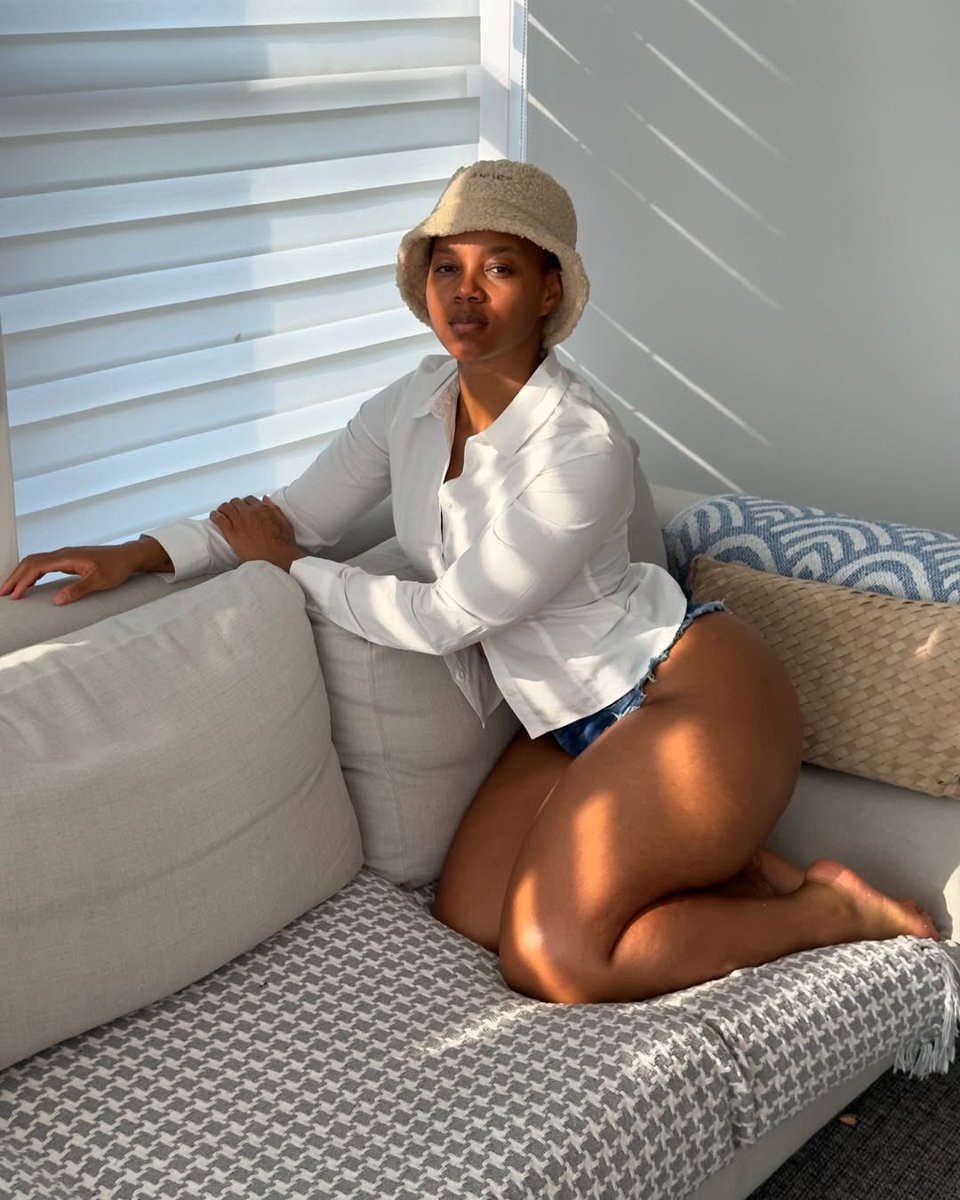 Bassil_Sabelo's tweet image. What happened to this girl? She vanished from all social media platforms