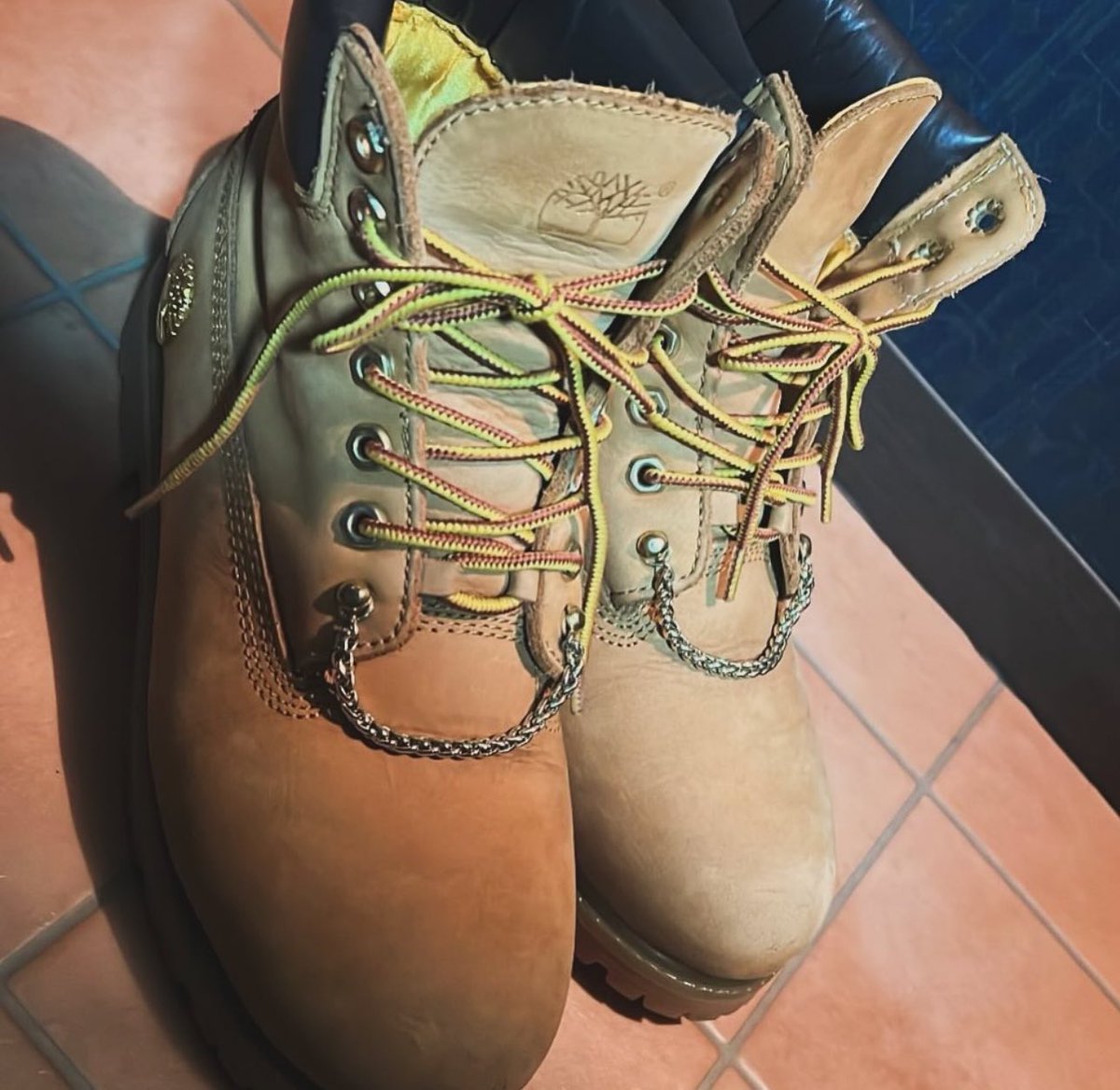 いぶチーズパン tweet media