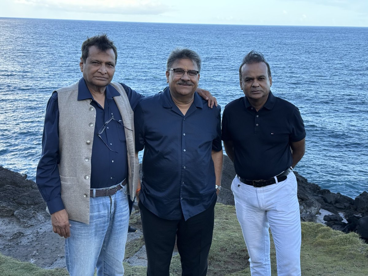 aniltrigunayat's tweet image. Thanks to our High Commissioner in #Mauritius we had a great informal interactive evening with HE the Foreign Minister along with several of my colleagues . Also wonderful meeting Hon’ble @sureshpprabhu  and Dr @rammadhav ji @HCI_PortLouis @indfoundation @MEABharat @PMOIndia