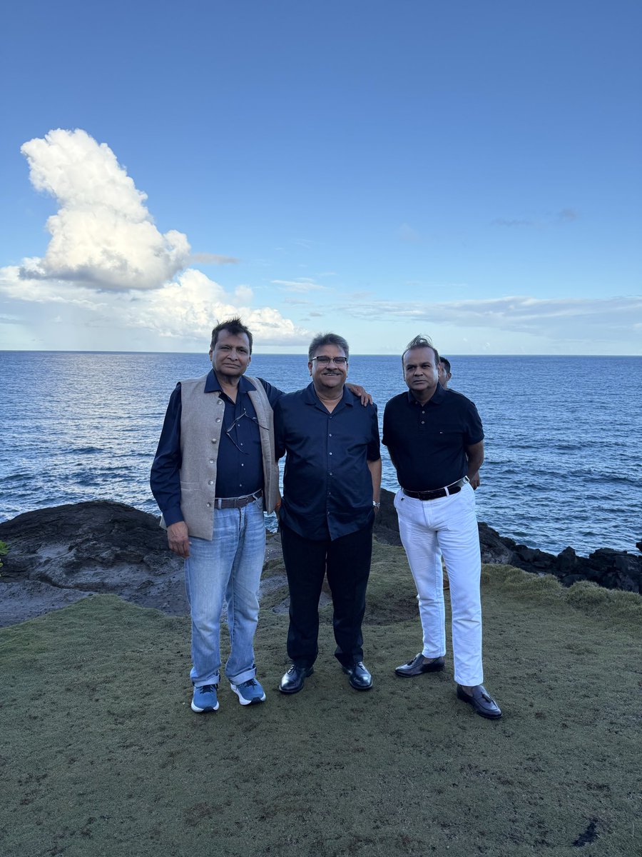 aniltrigunayat's tweet image. Thanks to our High Commissioner in #Mauritius we had a great informal interactive evening with HE the Foreign Minister along with several of my colleagues . Also wonderful meeting Hon’ble @sureshpprabhu  and Dr @rammadhav ji @HCI_PortLouis @indfoundation @MEABharat @PMOIndia