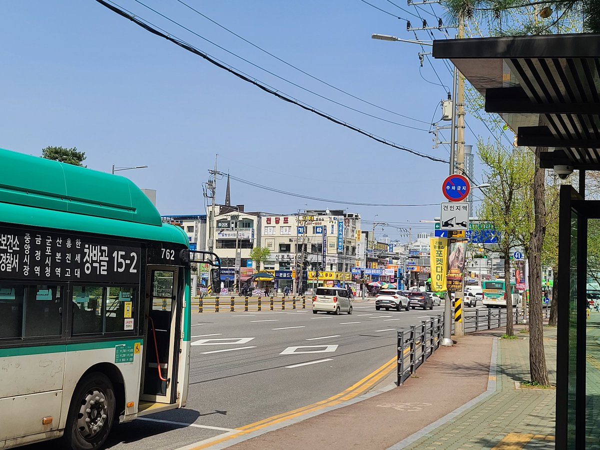 보쌈 15-2번 평일 한낮의 1분배차. 

앞 1506 가스 고상차 
뒤 1762 가스 저상