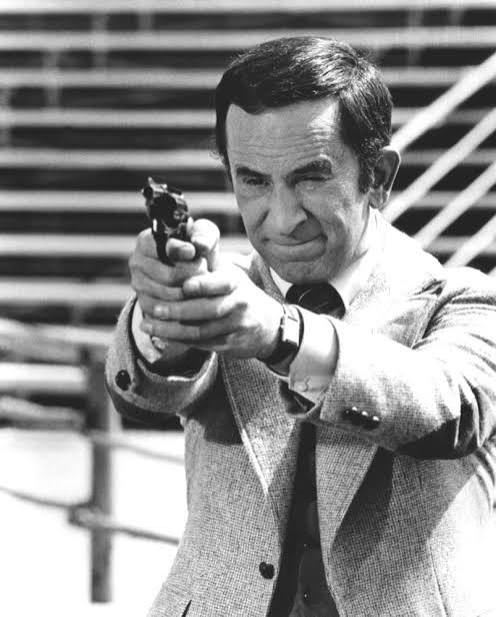CasaPolimata's tweet photo. #Divos en blanco y negro
Donald James Yarmy (a) Don Adams 💕
13 de abril de 1923
Happy Birthday, Maxwell Smart! 📺📽️
#GetSmart
#Superagente86
#MaxwellSmart
#Control
#RecontraEspionaje https://t.co/q50rlCGyuF