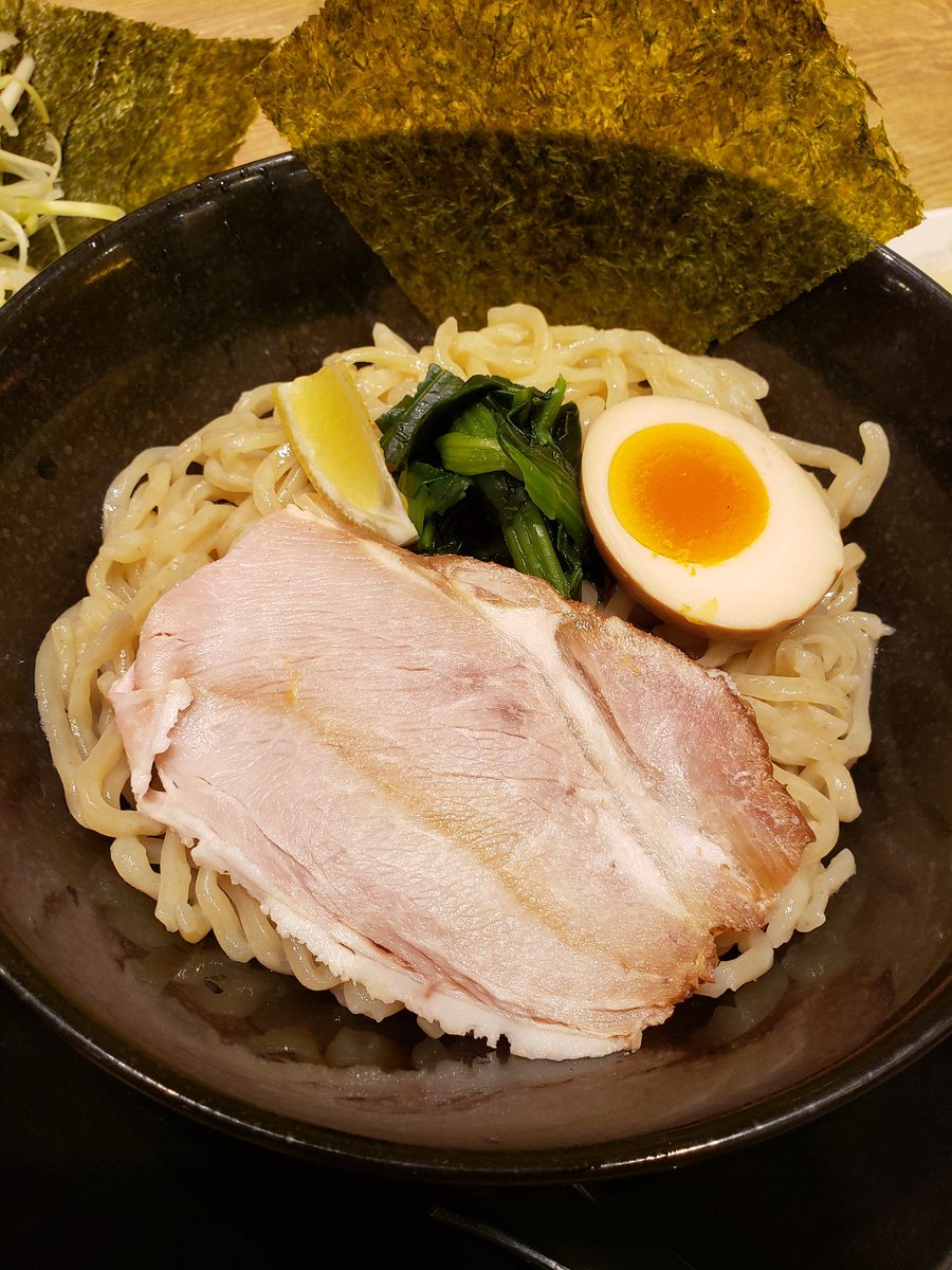 ぴこりん tweet media