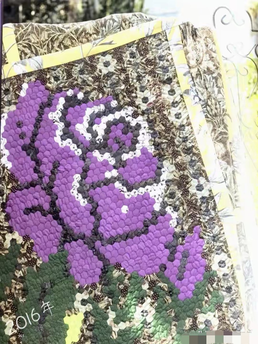 Peggy9416's tweet photo. Handmade charm alert! Turned old fabric scraps into a cozy patchwork keychain—soft, unique, and full of my favorite memories. What’s your go-to upcycle craft #HandmadeWithLove #UpcycleCrafts https://t.co/bDLrPOWG5L