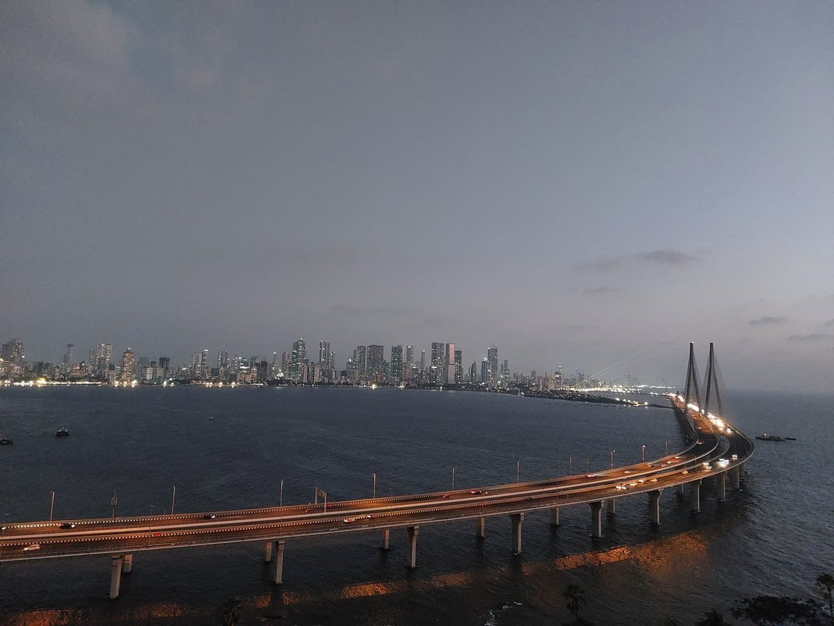 aparanjape's tweet image. Took this photo 2-3 years back... popped up on my Facebook timeline today.

A nice view of Worli, from Bandra. #Mumbai skyline and the sea-link look great!

@SanjivSnavangul @vikramsathaye @RahulBajoria_ @SandeepParekh