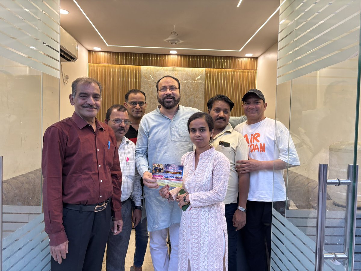 “गुलाबी बाग, मोहल्ला सुधार समिति (RWA) के द्वारा मेरे कार्यालय में आकर मुझे डॉ. भीमराव अंबेडकर जयंती के अवसर पर आमंत्रित किया गया। मैंने सहर्ष इस निमंत्रण को स्वीकार किया।”