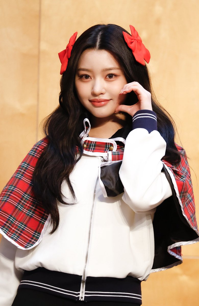 TinyLight8428's tweet photo. 260410  미니레코드 대면 
❤️
#첫사랑 #CSR #チョッサラン #두나 #DUNA #ドゥナ https://t.co/BIDZ3ZYVQl