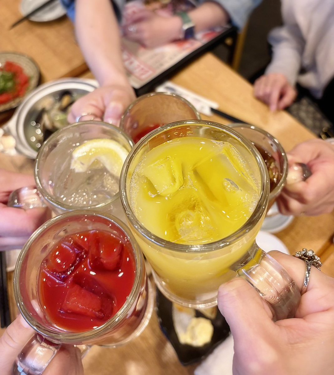 からの

1人帰って、JAM'S3人が待つ
居酒屋さんへ－＝≡( ๑´･ω･)

5人中4人ソフトドリンク笑

楽しい1日でしたな( *´艸`)