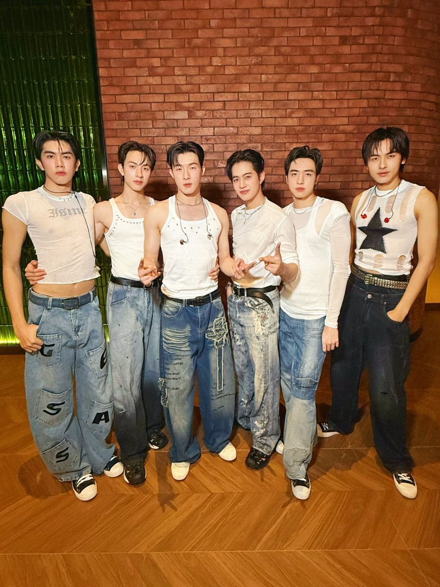 เลิ้บ ♡ tweet media