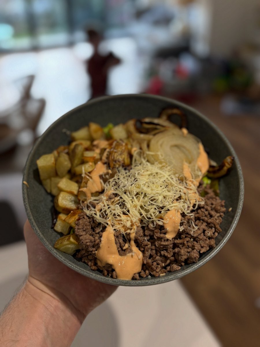 barryprotrainer's tweet image. Deconstructed burger with a side of potatoes for dinner last night.

It tasted amazing 🍔.

#food #dinner #pumpingiron