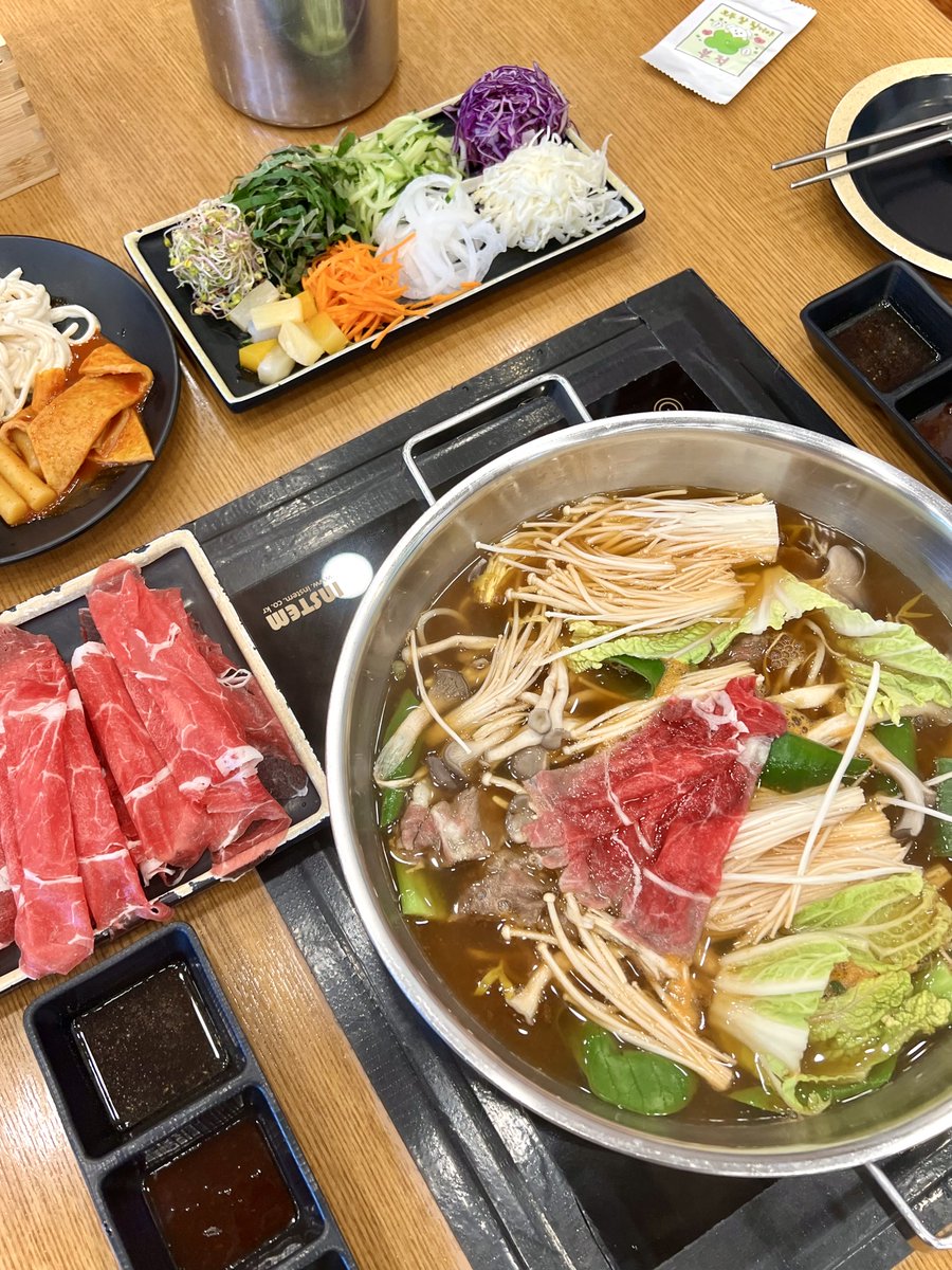 먹돈이 tweet media