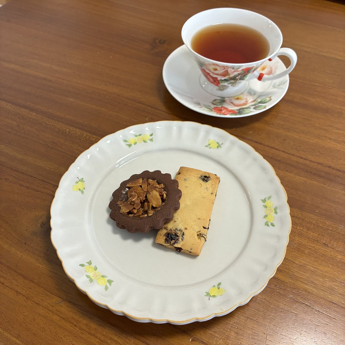 naonaonuts's tweet photo. daigoo. 太陽のチョコランタン、ほおずきとカカオニブのお米クッキー🌾
こちらも大好きな2つ〜
ほおずき、意外とくせになる…(*´꒳`*)
今回特にサックサクな印象です。
#daigoo https://t.co/ufZ4JXMJuE