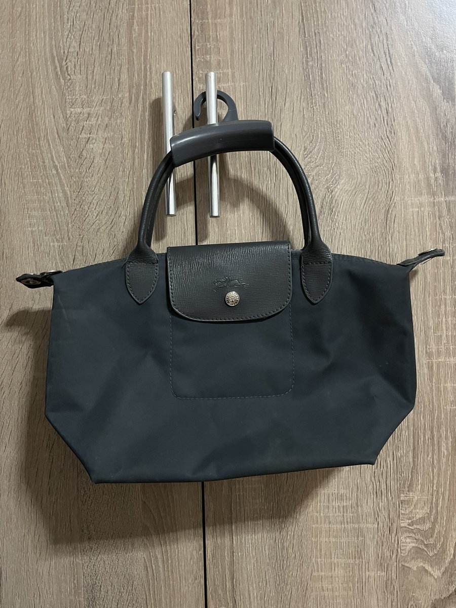 lll49613's tweet photo. ส่งต่อ Longchamp Le Pliage handbag งานเทียบ มีสายยาวนะคะ ตำหนิมอมแมมหูจับมีลอก ผ้าดีเป็นทรงไม่พองมุมสวยไม่ขาด พร้อมโอน390รส ผ่อน450รส #longchampthailand #longchamp #longchampมือสอง #ส่งต่อlongchamp #ส่งต่อlongchampมือสอง #กระเป๋าlongchamp https://t.co/6bzuCoD9hx