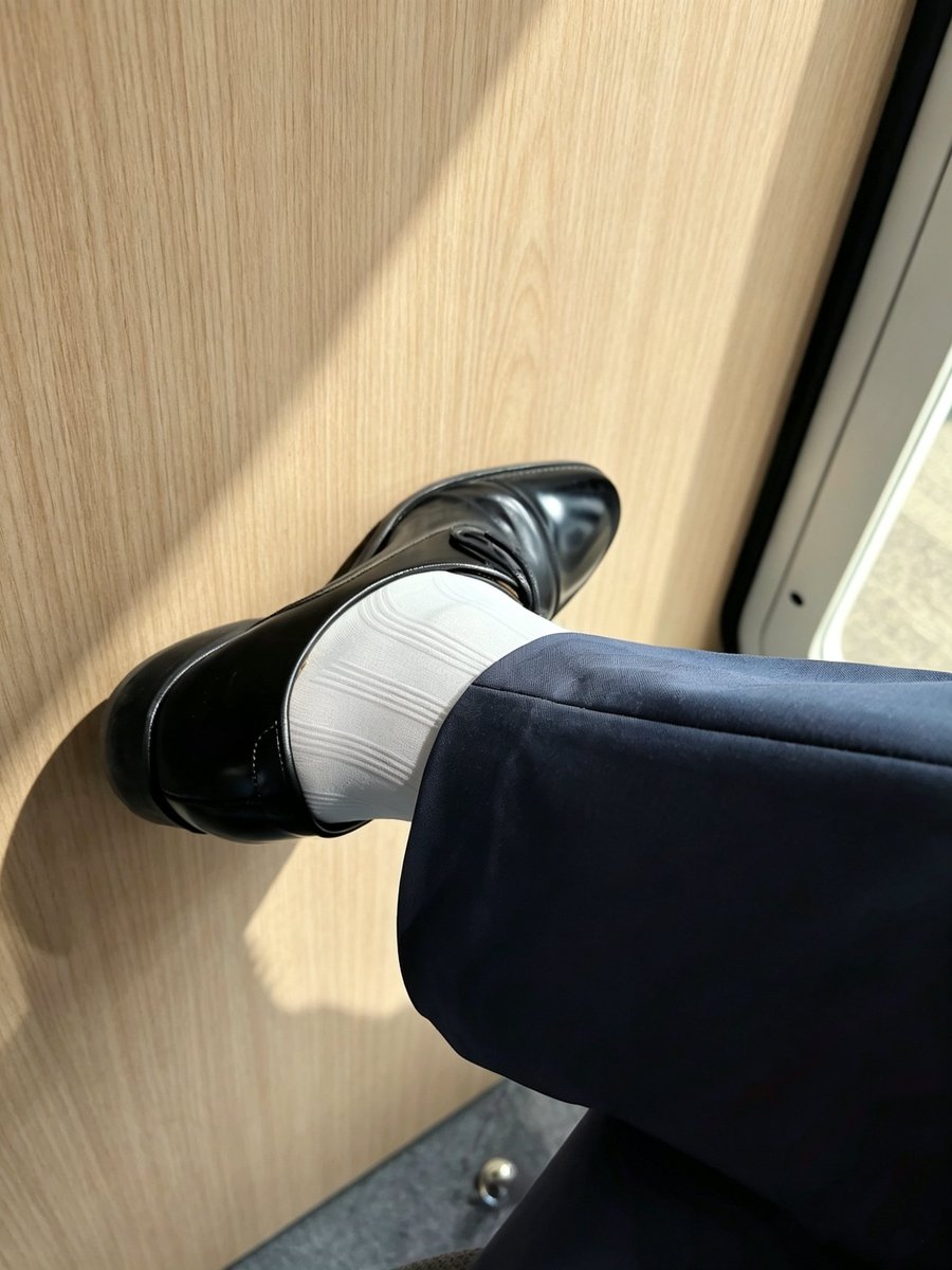 white_suit tweet media
