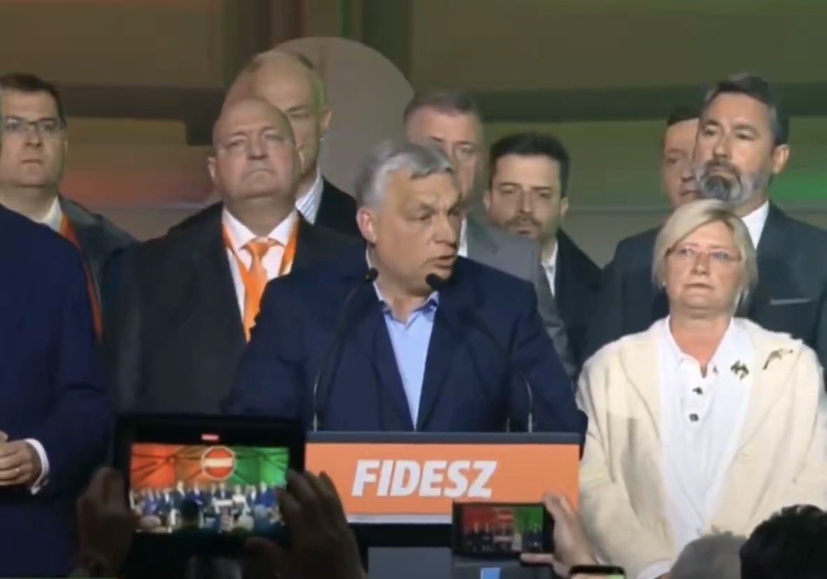 Cała polska prawica z najważniejszymi politykami była w stanie przymknąć oko na wsparcie Putina i rosyjskiego wywiadu dla Orbána, wynoszenie naszych unijnych tajemnic na Kreml, szczucie na walczącą o przetrwanie Ukrainę, blokowanie 2 mld zł dla Polski, blokowanie kolejnego