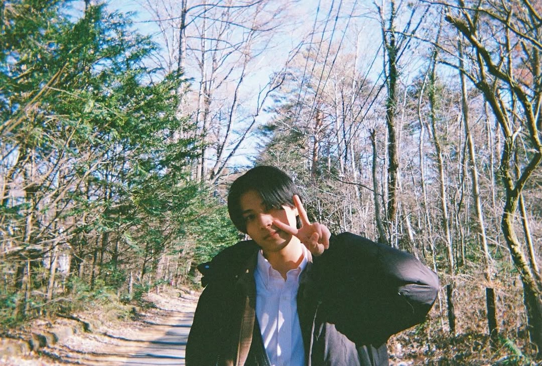 izzyyzzi_izzy's tweet image. Haruhi wishing Haruse on his 21st bd 😭 (not just a IG story but a whole post 🥺)
Saying they're now at the same age for 3 months (cuz his bd is in July) so he can't treat him as a kid for these 3 months 😂 
Haruse commenting and them using each other heart emoji 🩵🧡😭
#Contrast