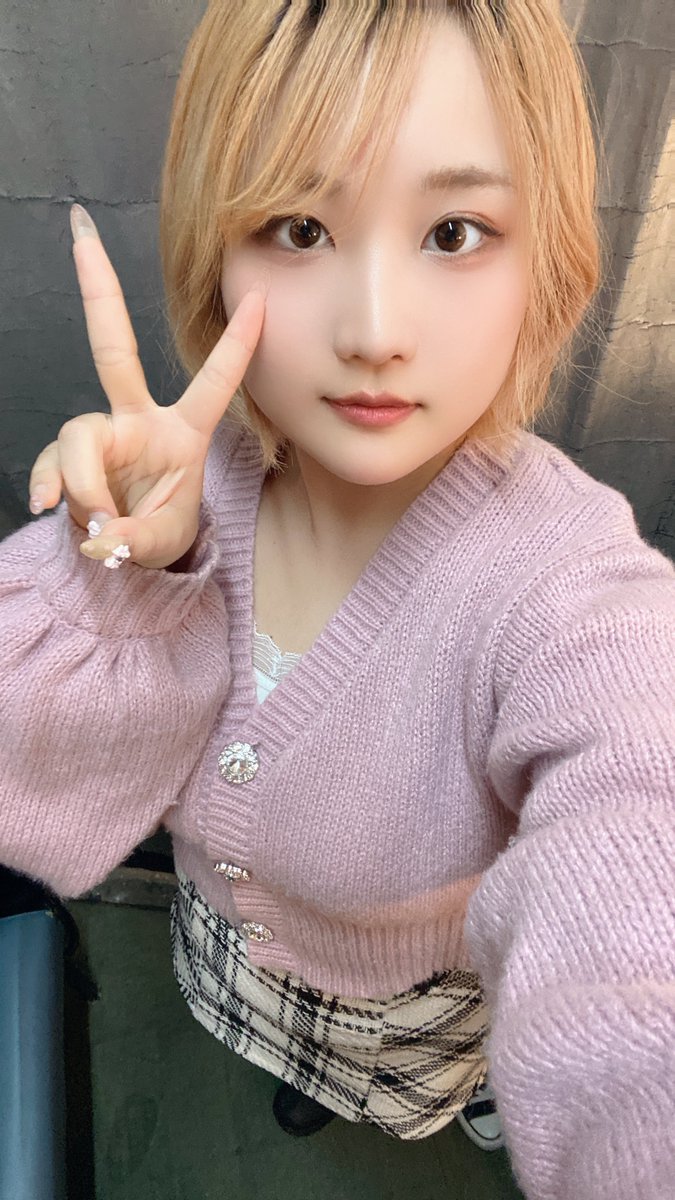 西ともみ tweet media