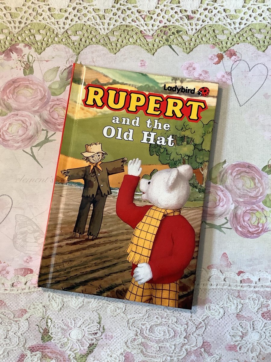 WatsonsVintage's tweet photo. NEW LISTING - RARE Vintage 1989 First Edition Ladybird Book Rupert and the Old Hat Hardback - Collectable - Rupert Fan Birth Year Gift &amp; Handmade Gift Tag https://t.co/vmOsKg7mY2 via @Etsy #VintageBooks #ChildrensBooks #RupertBear #FirstEditions #LadybirdBooks #1989Gift https://t.co/8BnP2p0dMo