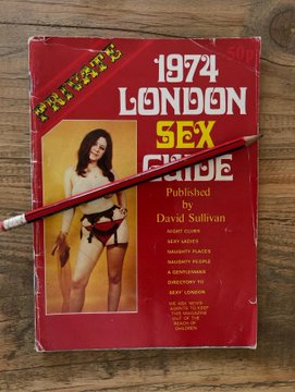 RippleStarterUK's tweet photo. 1970s: David Sullivan produced s8x directories comprising his list of pr0stitutes, peep shows, massage etc

70s-2020s #DavidSullivanWHU produces p0rn mags &amp; films featuring hard c0re images of underage girls &amp; vulnerable teens though he states models ages as over 18 #MeTooUK #WHU https://t.co/HsIzSnX3WM