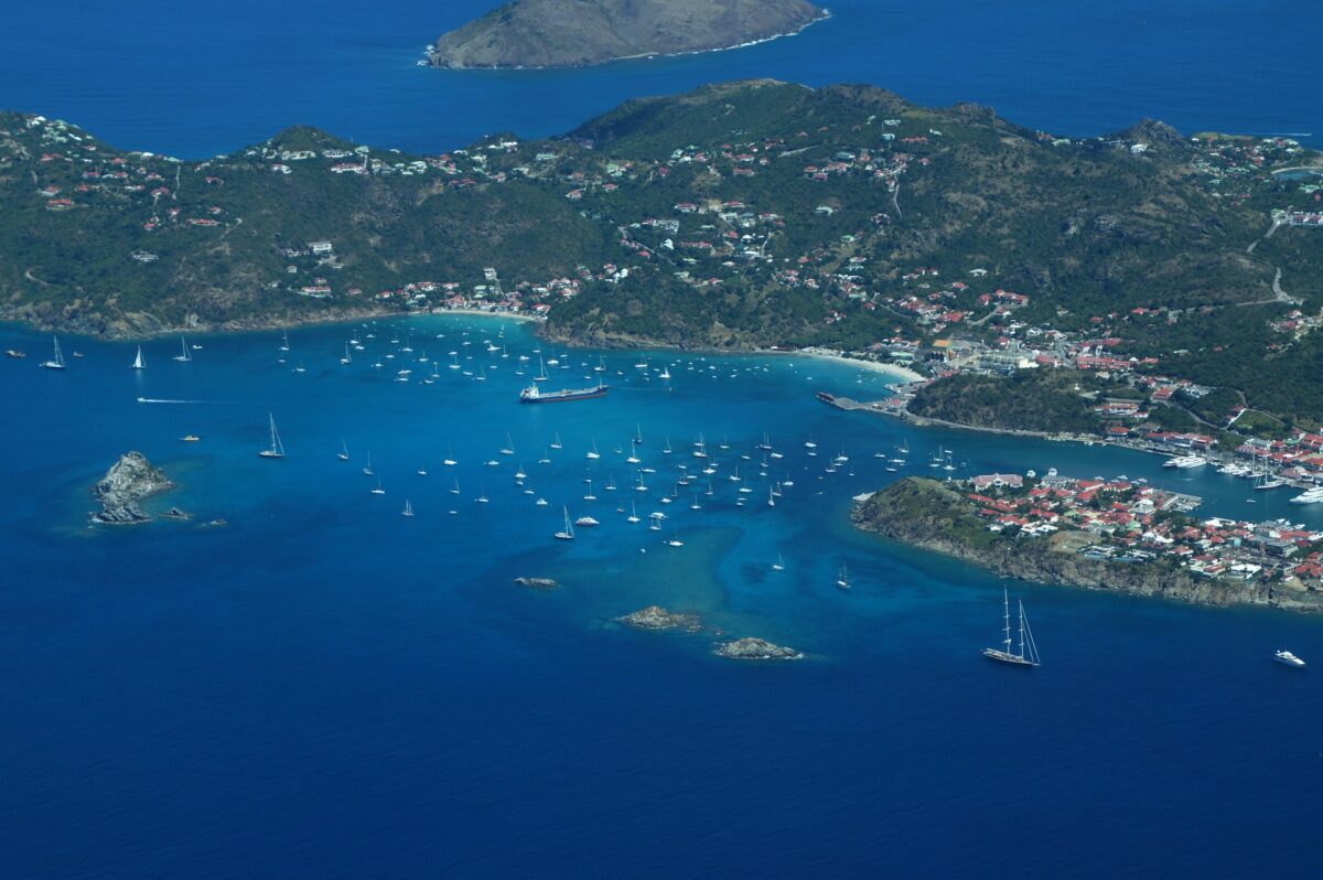pvmagazine's tweet image. St. Kitts and Nevis tenders major solar-storage project: The electric utility of St. Kitts is launching a tender for a 50 MW solar plus 30.5 MWh battery storage project on the island. Interested developers… dlvr.it/TS11vS #Photovoltaics #EnergyStorage #RenewableEnergy