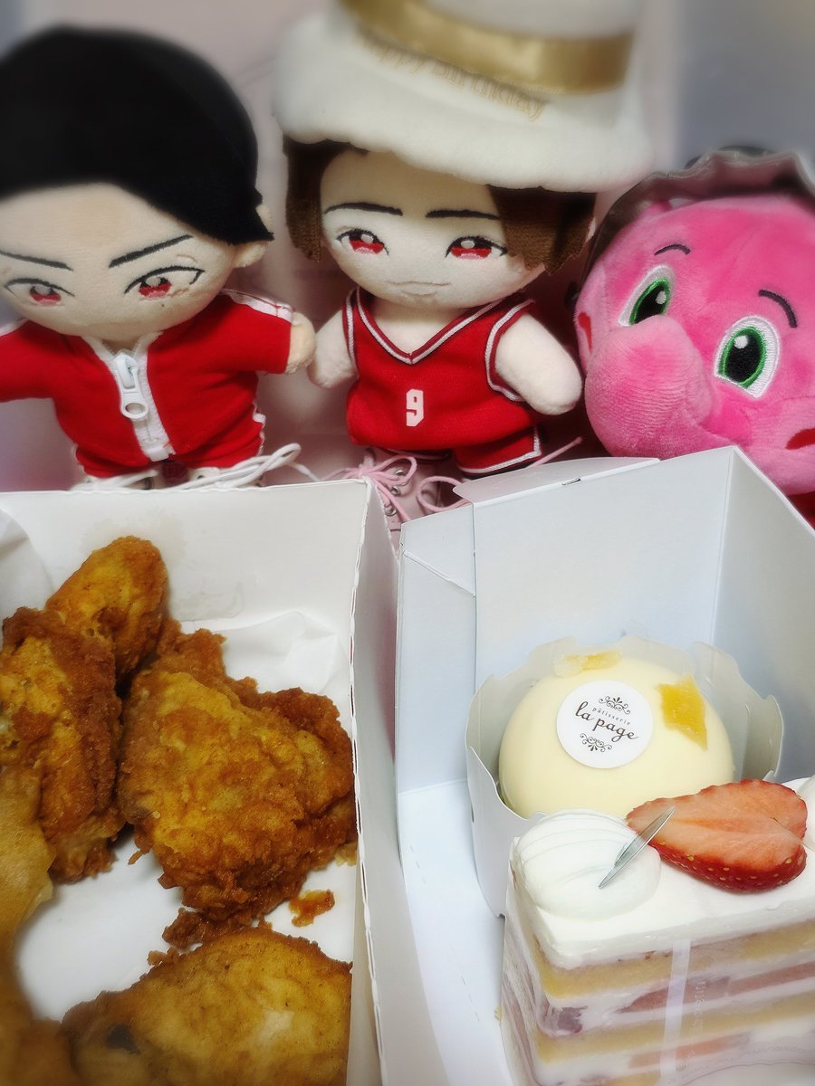 25_pp_b_9's tweet photo. 〜祝いに来たのか横取りに来たのかわからない1人と1ゾウを添えて〜 https://t.co/QEdsM6wLp5