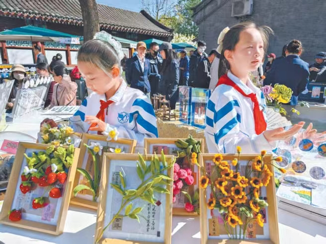 touch_beijing's tweet image. From now until May 22 (the International Day for Biological Diversity), over 110 popular #science activities, including #bazaars, #lectures and ancient tree surveys, will be held in #Beijing’s municipal parks to promote #biodiversity conservation.