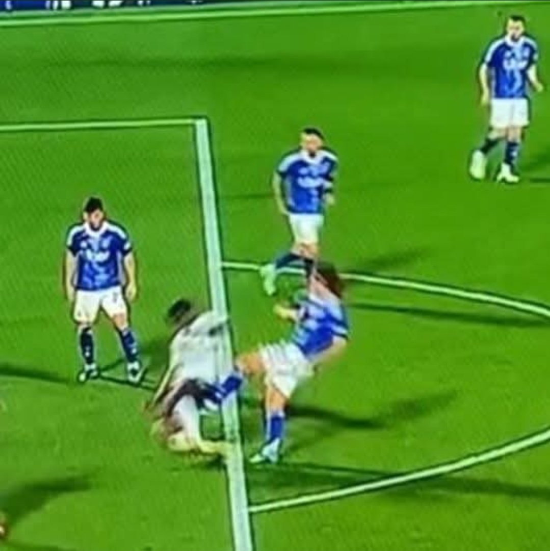 Zack1973M's tweet image. Ma vuoi vedere che...
@SerieA smontate questo circo illegale.
#Aia collusa, aspettiamo le intercettazioni per ritrovarvi  nuovamente in tribunale, anche per il signore qui sotto non sarebbe una novità.

Retropensieri
🖤💙
#ForzaInter
#ComoInter