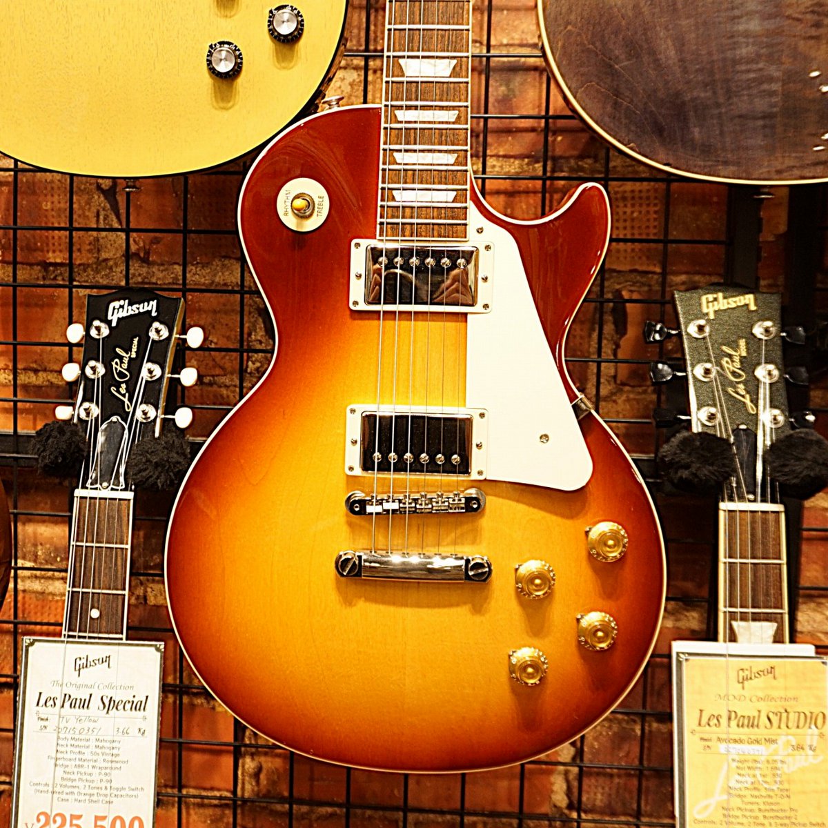 GCLUB_TOKYO's tweet image. エクスクルーシヴモデル(海外ディーラー向けに生産されたモデル " プレーントップ "のレスポールスタンダードが入荷いたしました！ shop.kurosawagakki.com/items/2958708
 #guitar #ギター #gibson #ギブソン #ochanomizu #御茶ノ水 #lespaul #レスポール #lespaulstandard #50s #bourbon #gclubtokyo