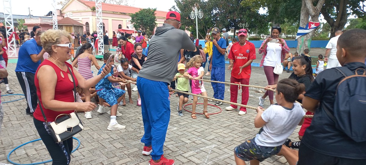 Excelente jornada de proyección comunitaria en Morón como antesala a la semana de receso docente y Girón. El Inder vistió de gala los alrededores del emblemático Parque Agramonte. <a href="/InderCav/">INDER CAV</a> <a href="/yunier_valdivia/">Yunier Valdivia</a> <a href="/jzayas1962/">Julia Ines Nordelo Zayas</a> <a href="/BBarleidys/">Subdirectora Provincial de Deportes para Todos</a> <a href="/YorquiNavarro/">Yorqui Navarro Pérez</a> <a href="/Morongob/">Presidencia Morón</a> <a href="/YMoracelsa79668/">Yanet MoraCelsa</a>.