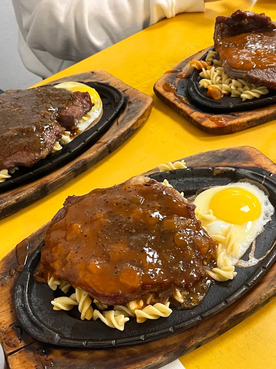 Raymond_clz's tweet photo. 士林夜市でステーキを味わう https://t.co/9Sixt0AWUj