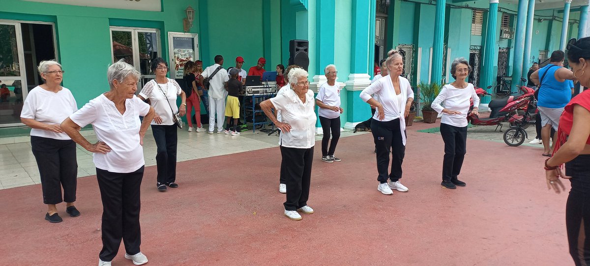 El círculo de abuelos "Juventud de Ayer presente Hoy" de #indermorón estuvo en la convocatoria de la FMC "Abuelas contra el bloqueo". <a href="/BBarleidys/">Subdirectora Provincial de Deportes para Todos</a> <a href="/YMoracelsa79668/">Yanet MoraCelsa</a> <a href="/YorquiNavarro/">Yorqui Navarro Pérez</a> <a href="/yunier_valdivia/">Yunier Valdivia</a> <a href="/InderCav/">INDER CAV</a> <a href="/jzayas1962/">Julia Ines Nordelo Zayas</a> <a href="/Morongob/">Presidencia Morón</a> <a href="/rolando_va14677/">Rolando Valle</a> <a href="/lopez_mari4203/">Celia María López reyes</a>.