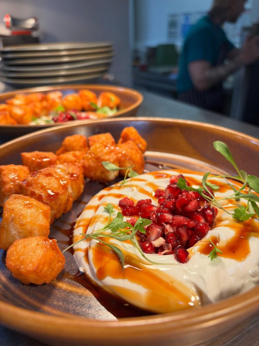 TheMarbleArch's tweet image. Crispy halloumi bites served warm with cooling hung yogurt &amp;amp; a drizzle of rich pomegranate molasses! Sweet, salty, tangy &amp;amp; totally moreish.

You’ll want to order these for the table… then keep them to yourself

#gastropub #cheeselover #manchesterfood #independentbusiness #foodie