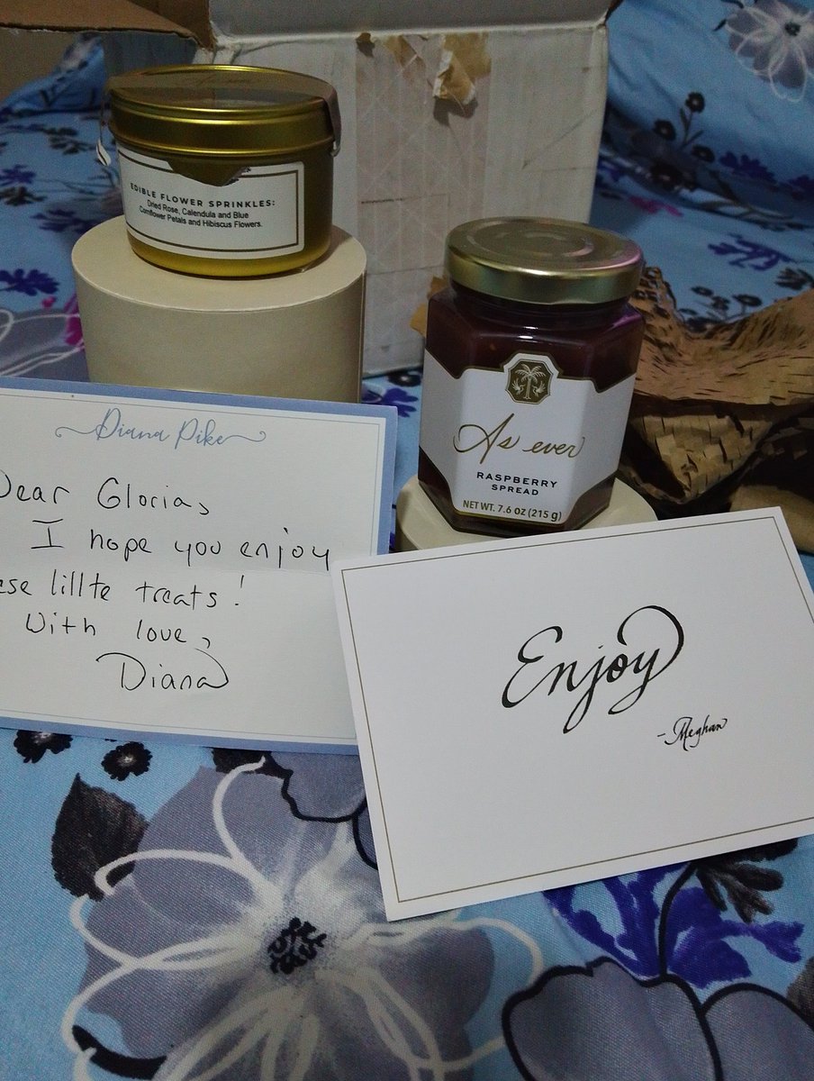 GloGoonerette's tweet photo. I’m actually in shock right now 😭💖
A fellow Squaddie from the USA sent me Asever products… ALL THE WAY to me!!! Like… do you understand how far that is??? 🥹
The jam, the flower sprinkles… everything is so beautiful and thoughtful and I’m just here 1/ https://t.co/Qb3JxVtG8c