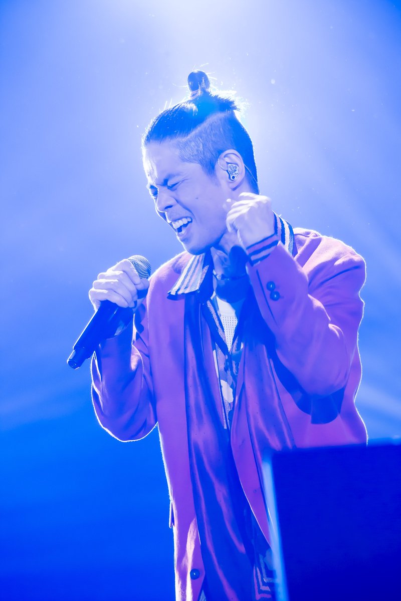 oricon's tweet photo. 久保田利伸、40周年ツアー
全43公演をついに大阪で完結🔥

新旧織り交ぜた圧巻ステージ披露

📸ライブレポ＆セトリ(写真10枚)
https://t.co/giVeoNufBf

 #久保田利伸 https://t.co/7yWcgqWtPn