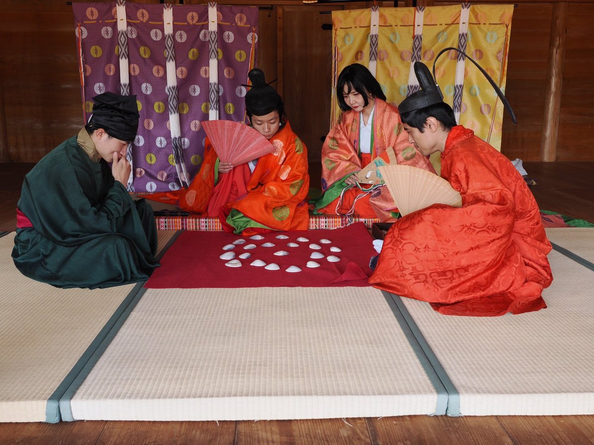 平安人を呼べ 平安時代の遊び 平安貴族は普段様々な遊びをしていました 囲碁､盤双六