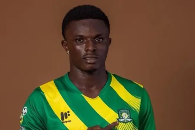 mercatosphera's tweet photo. 🇬🇭 Fallece el futbolista ghanés Dominic Frimpong (20 | #BerekumChelsea) después de recibir un disparo de un grupo armado que asaltó el autobús donde viajaba el equipo.
Volvían de disputar un partido de la Premier League ghanesa ante el #Samartex. https://t.co/3FetST14yB