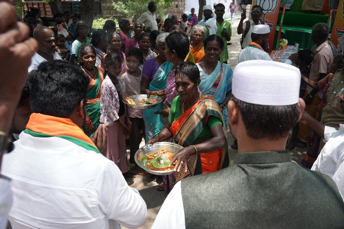 syedibrahimbabl's tweet photo. #வாசுதேவநல்லூர் சட்டமன்றத் தொகுதி @BJP4TamilNadu  வெற்றி வேட்பாளர் திரு ஆனந்தன் அய்யாசாமி அவர்களை ஆதரித்து வாக்கு சேகரிப்பில் ஈடுபட்ட மகிழ்வான தருணம்.
#tnelection 
@BJP4India @BJPMinMorcha @blsanthosh @NainarBJP @annamalai_k https://t.co/fGfUhpqlmE