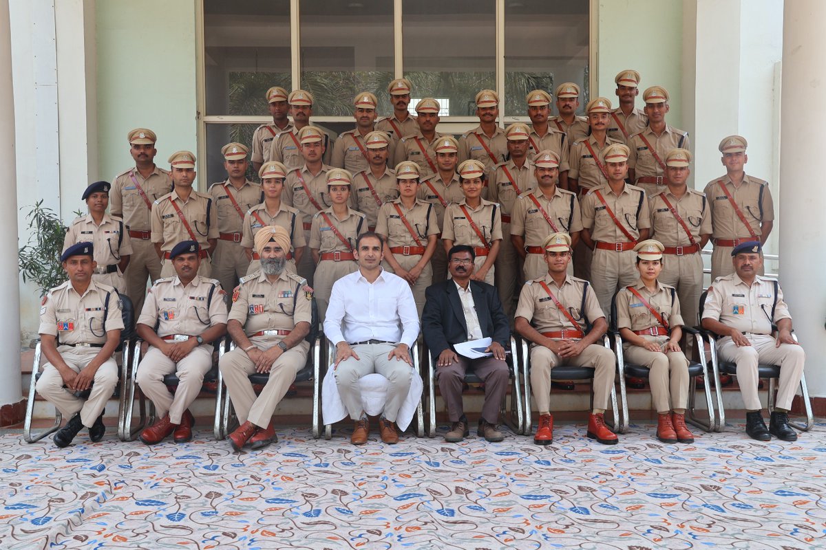 bprdcdtihyd's tweet photo. 29 DASOs of CRPF along with 05 administrative staff visited CDTI, Hyderabad on 13.04.2026 as a part of study tour programme. They were briefed about the different cyber crime modules and visited NCRI&amp;CB Lab https://t.co/5gIti98kZp