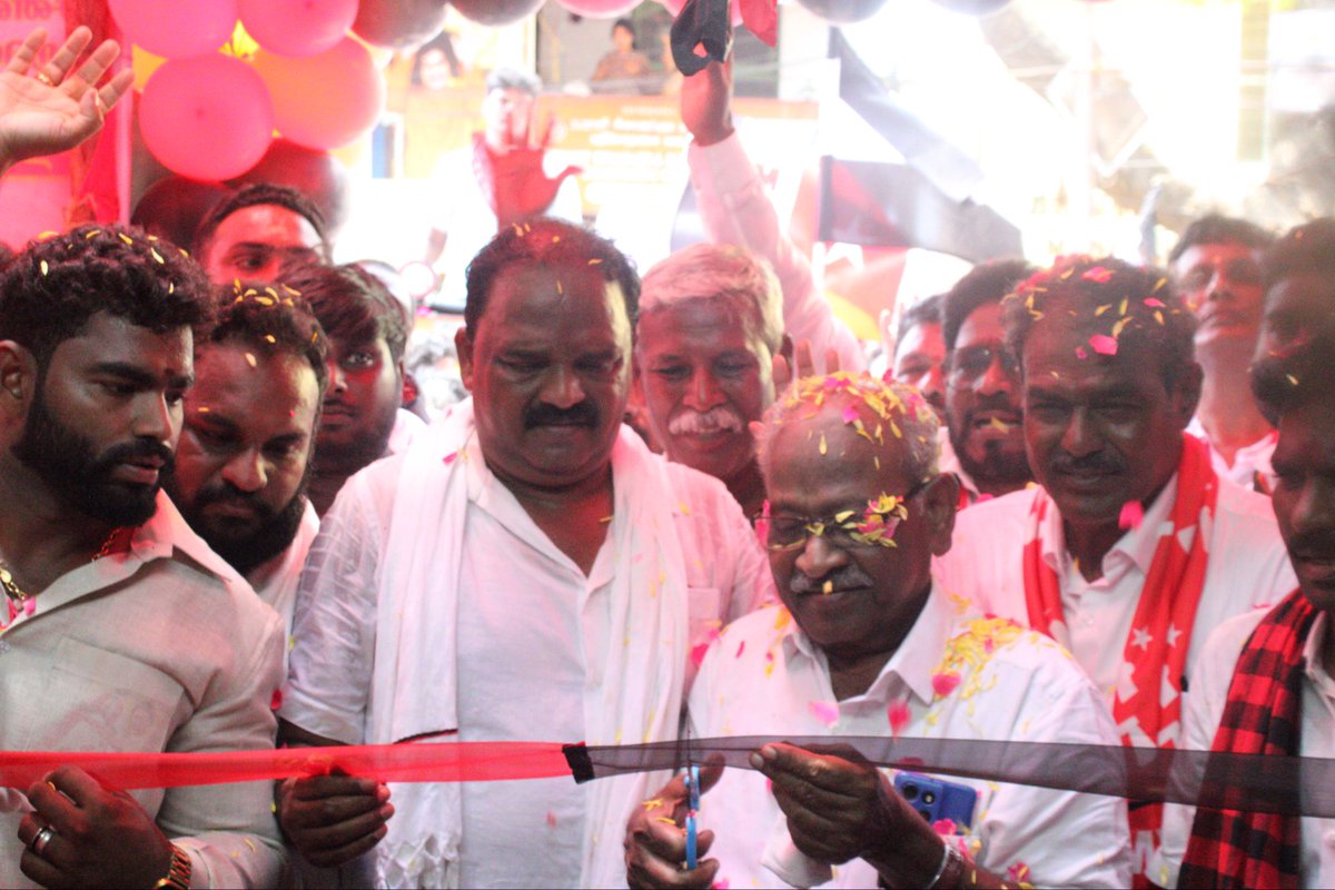 LSforTvt's tweet photo. திமுக தலைமையிலான மதச்சார்பற்ற முற்போக்கு கூட்டணியின் திருவொற்றியூர் தொகுதி வேட்பாளர் லெ.சுந்தரராஜ் அவர்களை ஆதரித்து #CITU தலைவர் ஆ.சவுந்தரராஜன் நேற்று தேர்தல் பணிமனையை திறந்தார் உடன் கூட்டணி கட்சித் தலைவர்கள்.
#voteforcpim
#ls4tvt
#voteforls
#வெல்வோம்_ஒன்றாக https://t.co/nV0OynBzaN