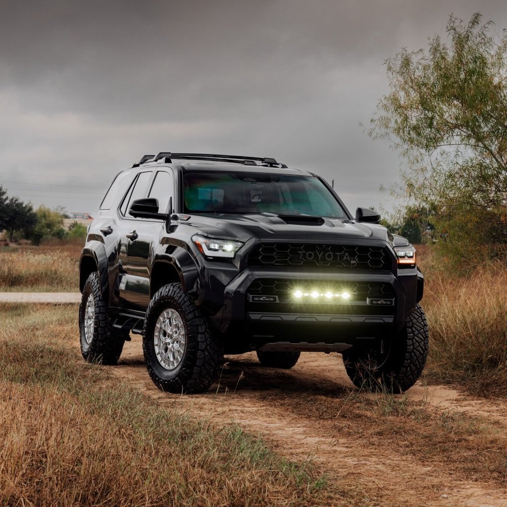autochat360's tweet image. Black Toyota 4Runner😍