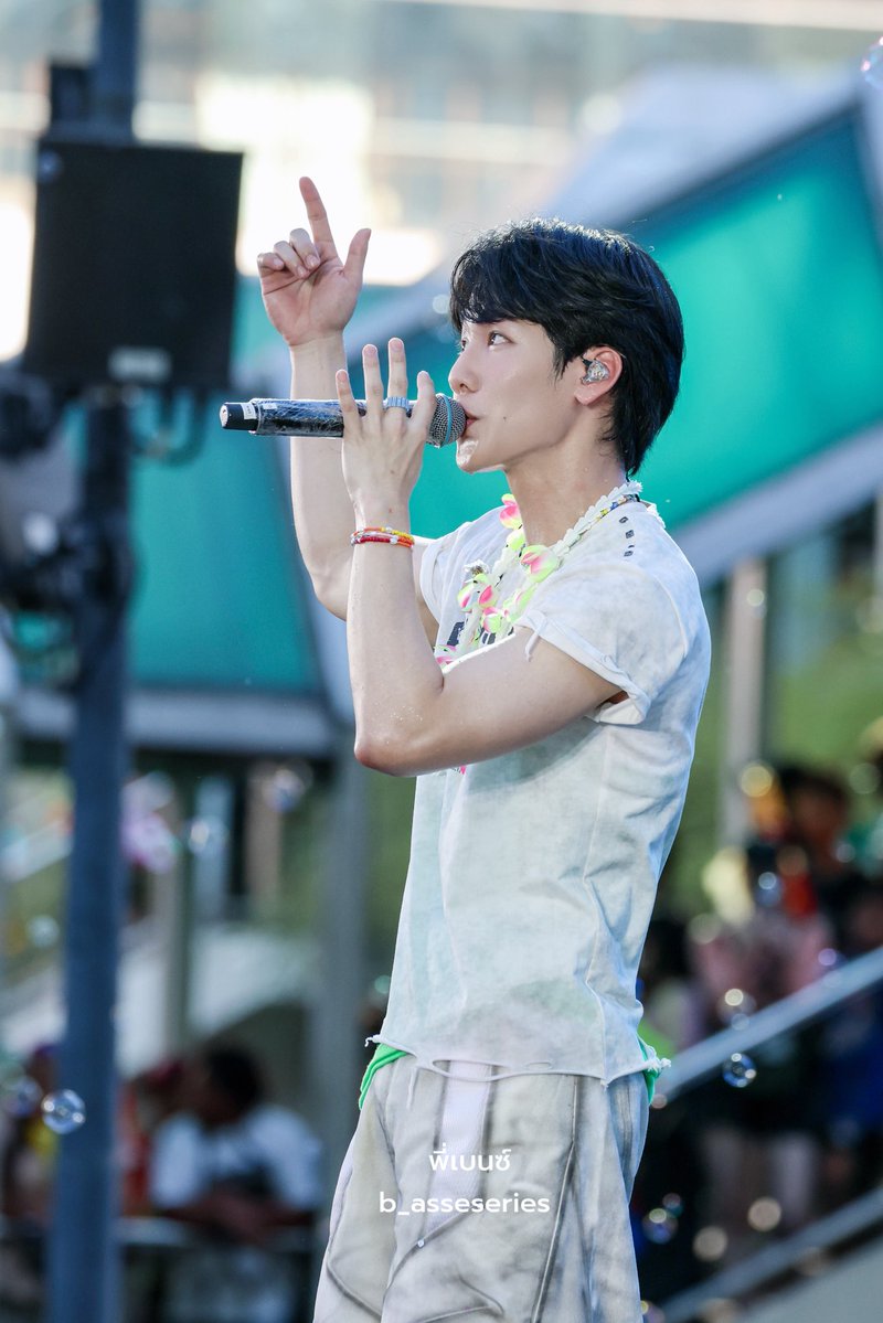 นักร้องหนุ่มไทบ้านคนใหม่ 🥰🥰

THAILIZM 2026 X WAR

#ThaiLizm2026
#CTWSongkran2026
<a href="/warwanarat/">ว</a> #warwanarat