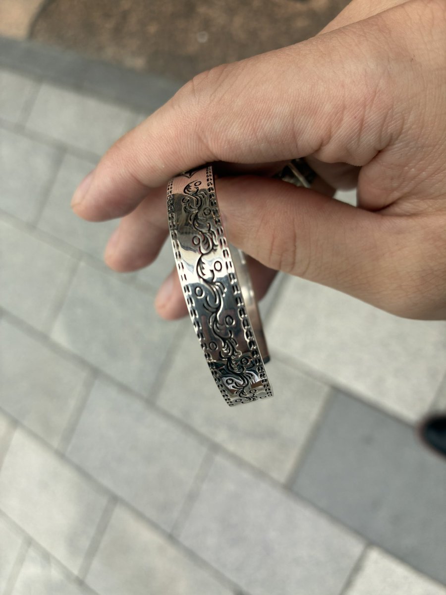 月 (つき) tweet media