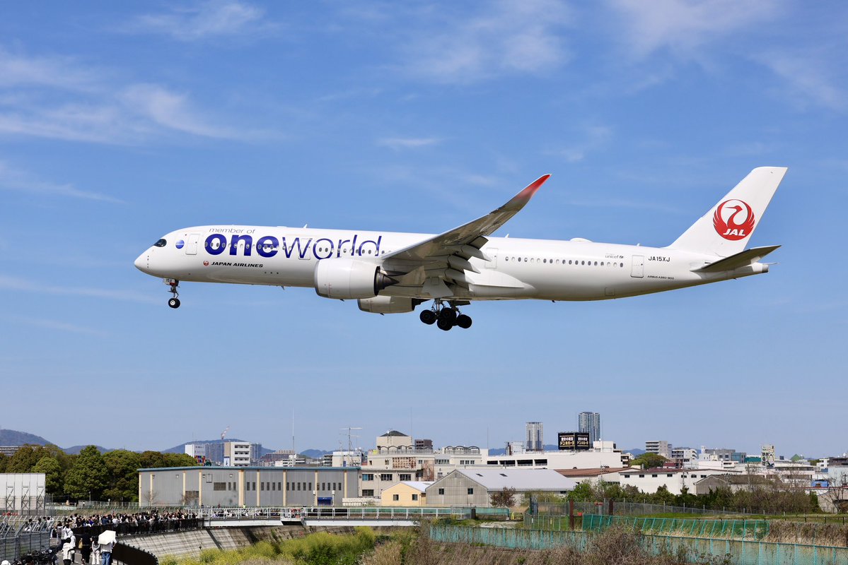 kimaguretetsu16's tweet image. 昨日は久しぶりの千里川へ
賑わってましたね〜

#oneworld  #jal