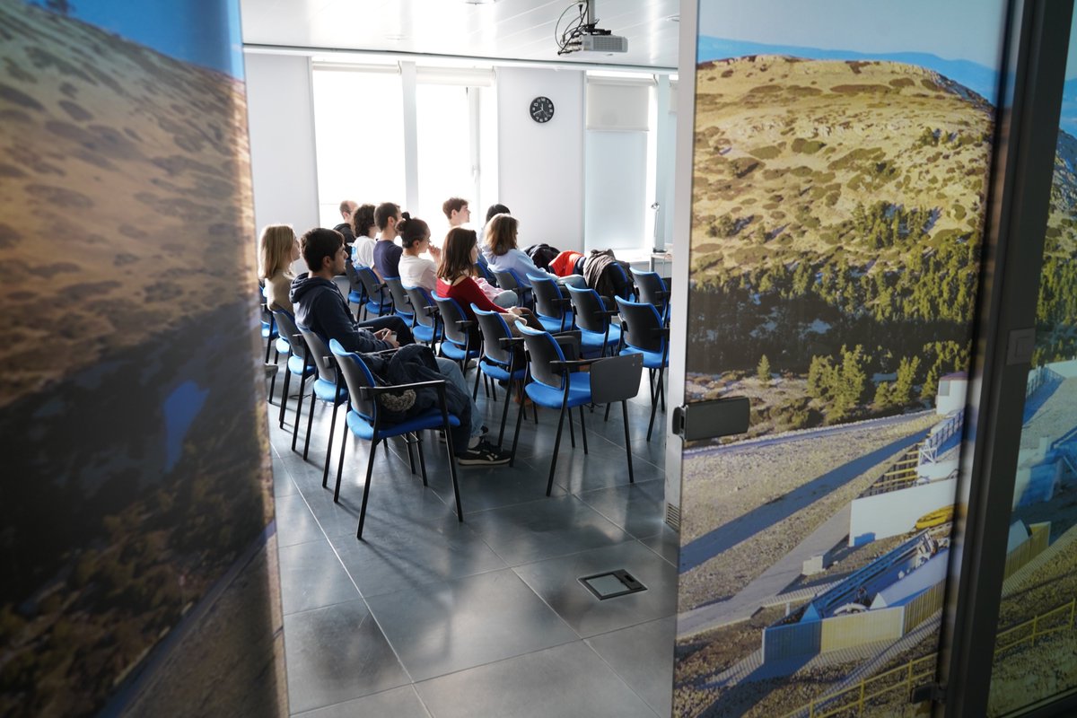 CEFCA_OAJ's tweet photo. 🔭 Descubrir la astrofísica desde dentro del #ObservatorioAstrofísico de #Javalambre

👩‍🎓👨‍🎓Desde hoy estudiantes del Máster en Física del Universo del @CapaUnizar conocen de primera mano los proyectos de Galáctica y la ICTS del Observatorio Astrofísico de Javalambre

#CienciaCEFCA https://t.co/gin1jEmFBo