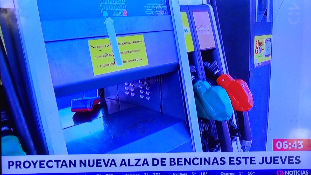 chucaraperez's tweet photo. Bueno, el presidente dice que este miércoles la "rompe en la cadena nacional", lo único claro es que al día siguiente te romperán los bolsillos nuevamente. 🤡 👇 https://t.co/s8FrvDNUSI